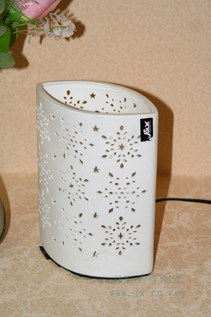 批发时尚陶瓷小夜灯 陶瓷香薰灯 镂空台灯 香薰台灯--dt120087