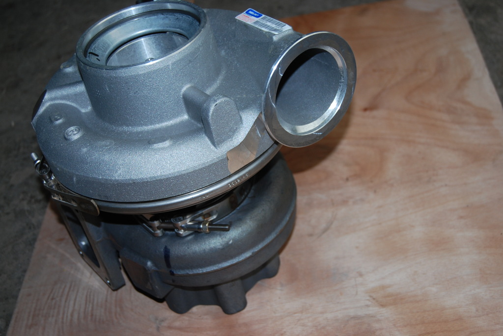 康明斯货车康明斯柴油发动机3593345增压器组件(s15)