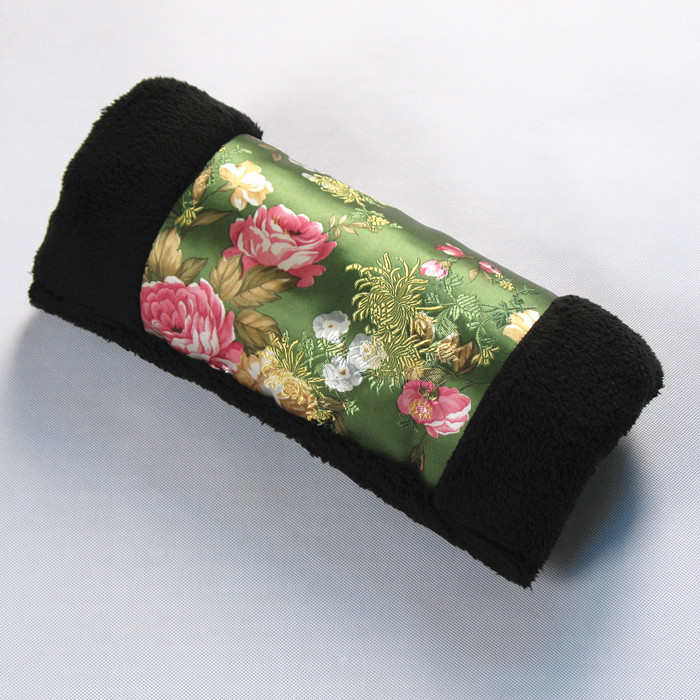 实体同步 乌镇暖手筒批发 缎面布面暖手筒 冬季热卖旅游纪念品