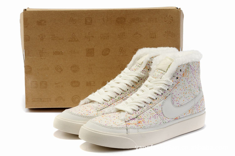 冬季耐克女鞋开拓者高帮满天星加毛板鞋nike blazer金银花帆布鞋