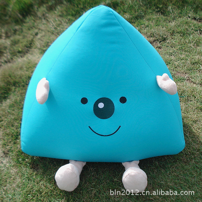 抱枕厂家供应泡沫粒子抱枕 三角娃娃抱枕,新奇特创意抱枕