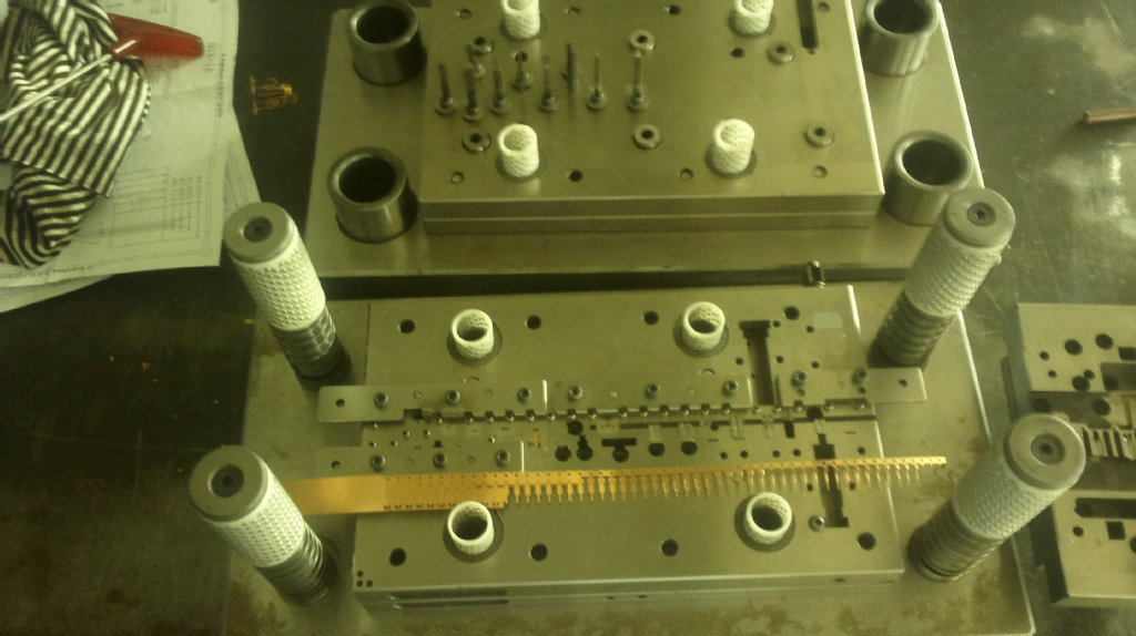 供应各类弹片模具开发,弹片模具制作