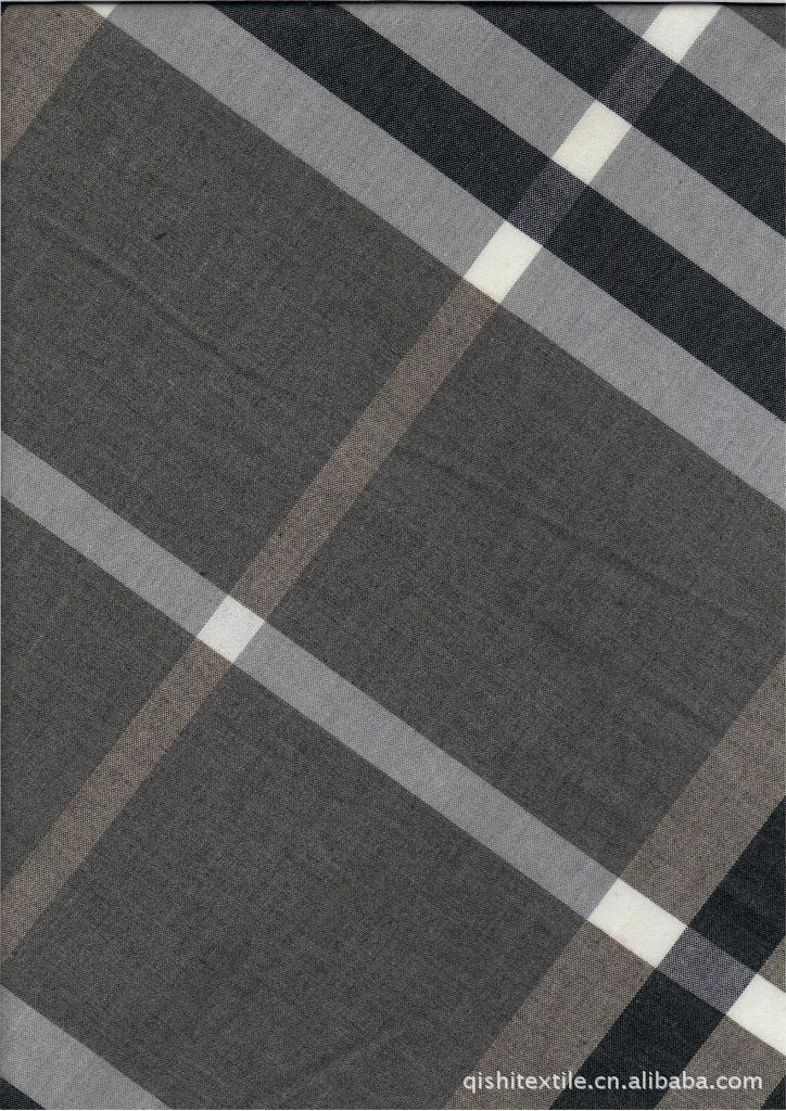 这款t/r的巴宝莉格子有米色和灰色两个经典色,设有大小两个格型,可