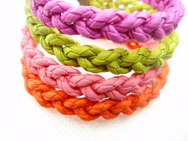 饰品批发 纯手工制作 超精美缤纷彩色仿羊皮绳编织麻花手链 4色