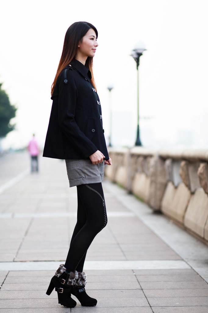 经典优雅千鸟格翻边女短裤 爆款