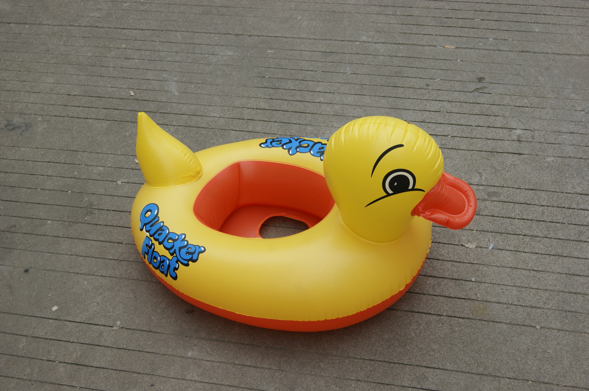 特价清仓儿童游泳圈,小鸭艇,卡通充气游泳用具,夏天热销产品