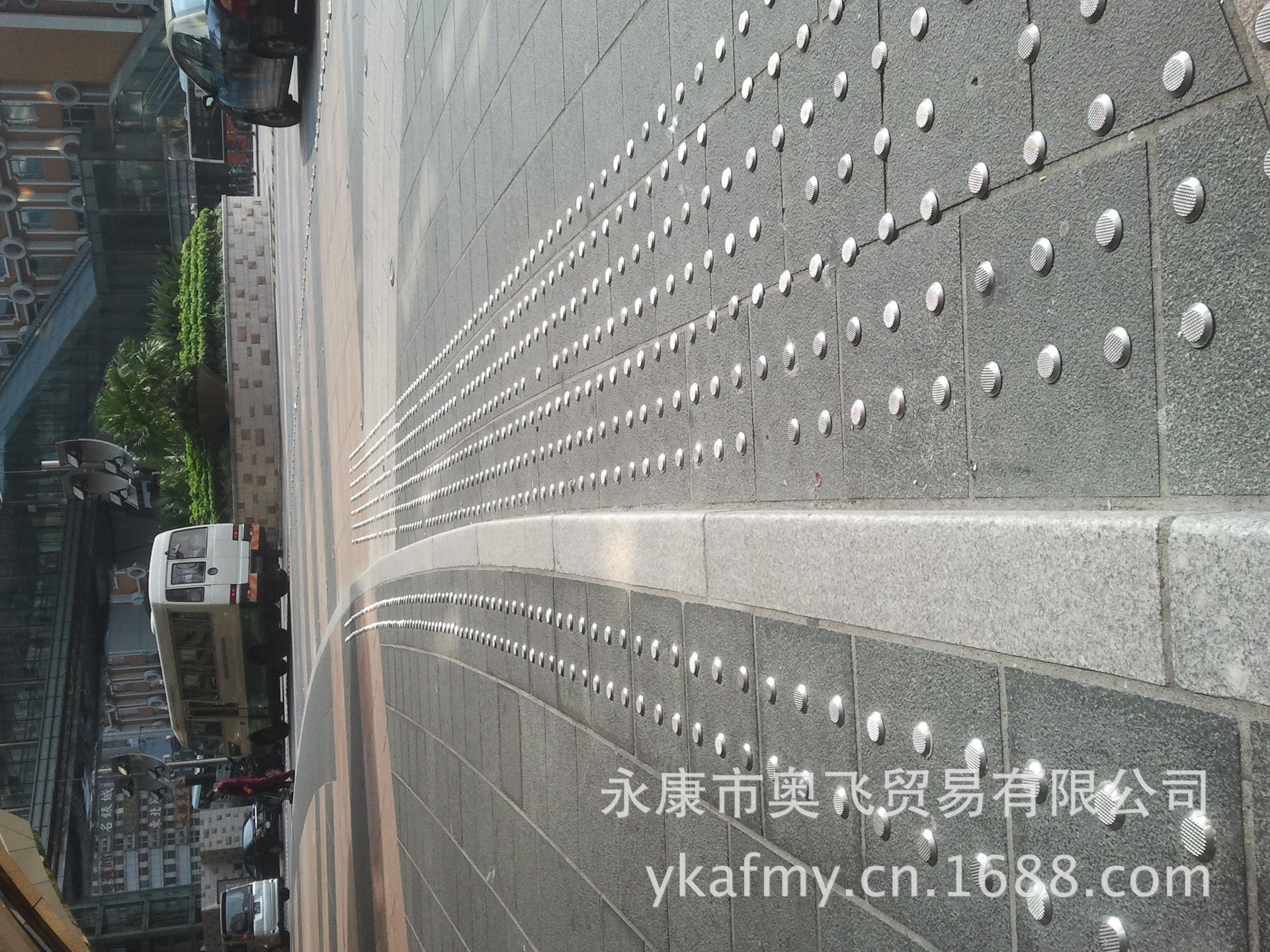 交通运输设备 道路交通管理设施 交通安全设施 道钉 不锈钢盲道钉