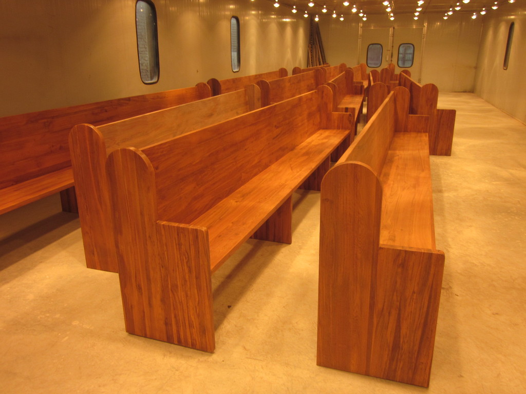 产品中心 椅子,凳,榻 > 木制教堂椅 教堂长椅 尺寸和款式可以根据客户
