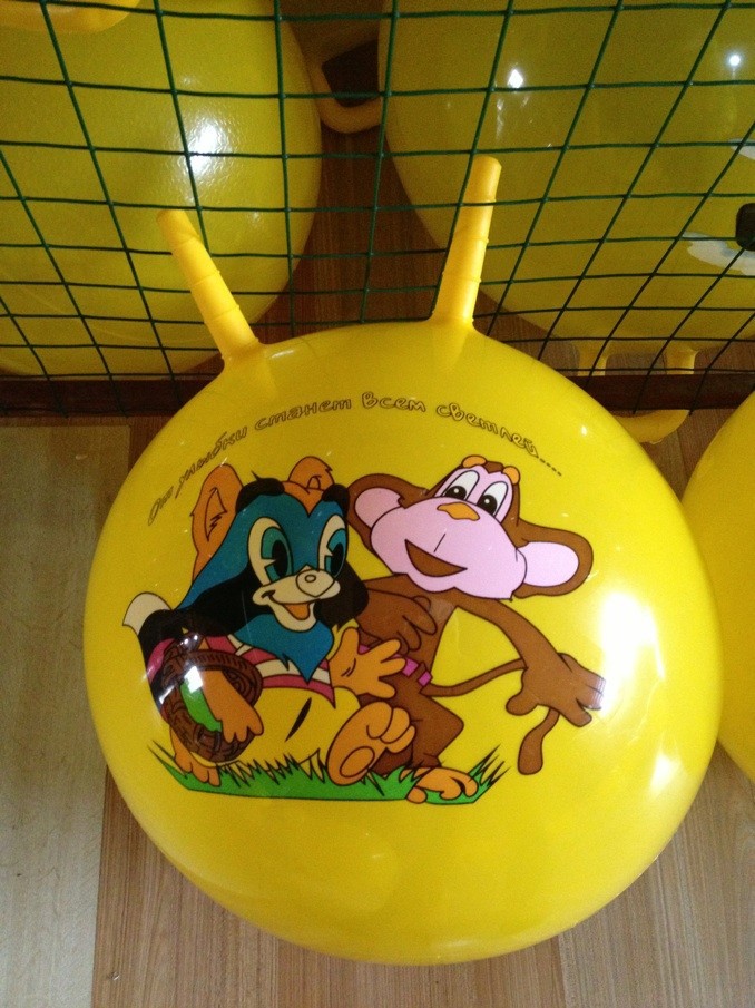 厂家直销18pvc羊角球健身按摩手柄贴标瑜伽卡通羊角球大号加厚球