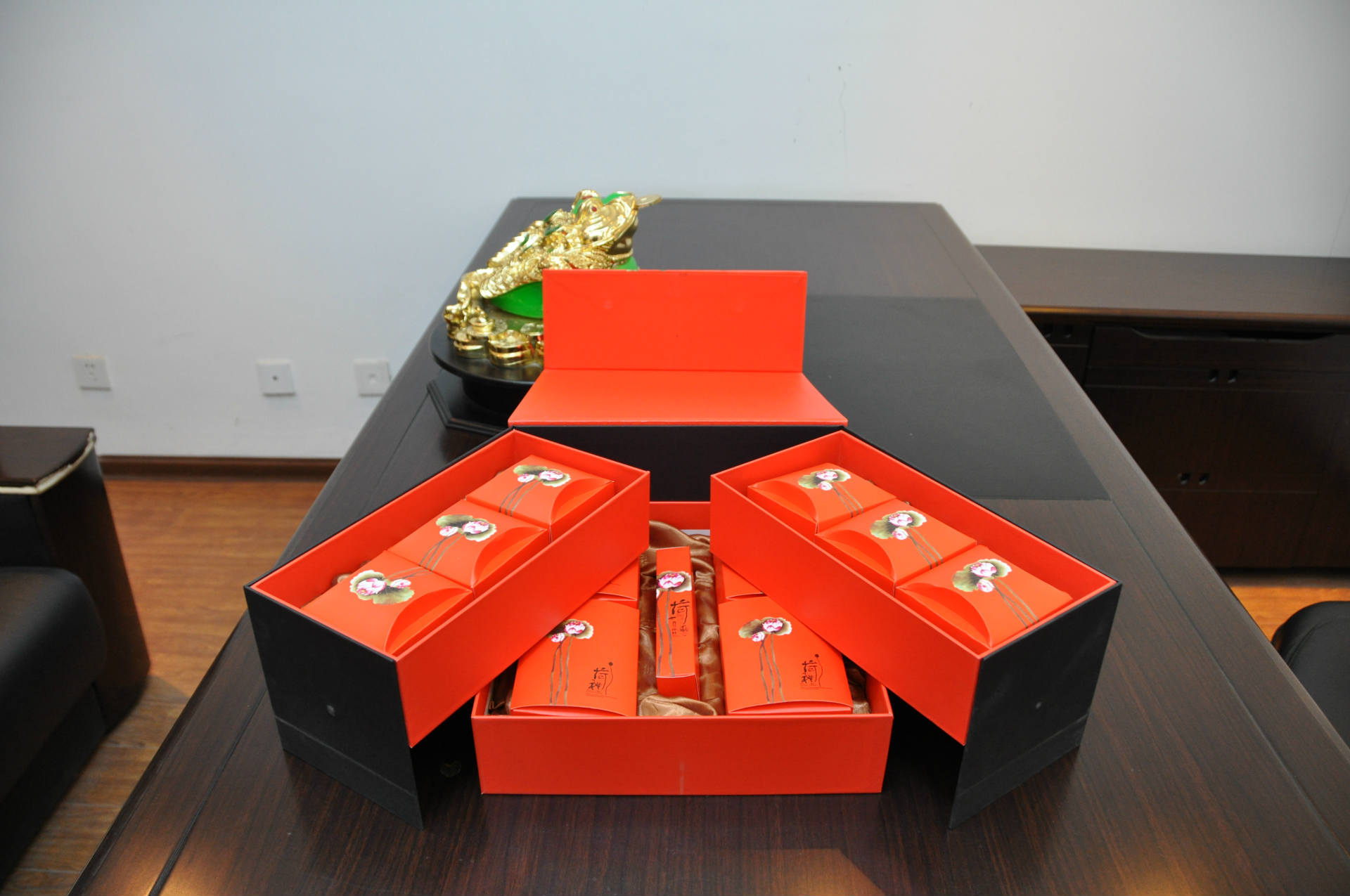 过年送礼包装礼盒印刷定做 手工精品包装硬纸盒 凹凸字画 烫金