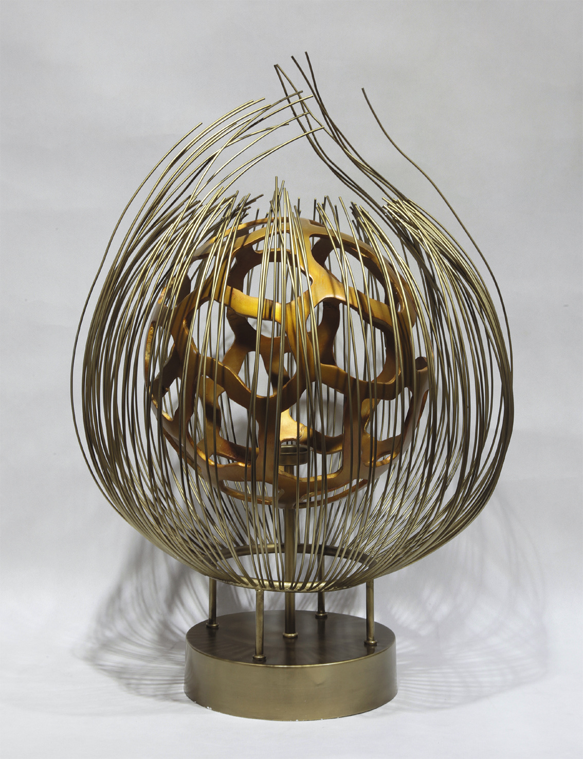 彩绘铁丝雕塑摆件椭圆形铁丝雕塑抽象电镀铁艺艺术品