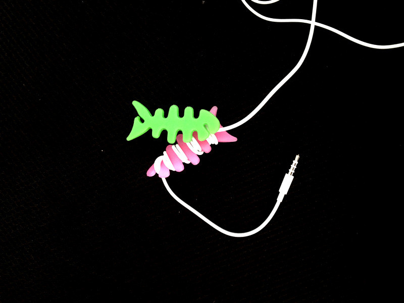 厂家直销彩色鱼骨绕线器 多色绕线器 硅胶收线器 小鱼绕线器