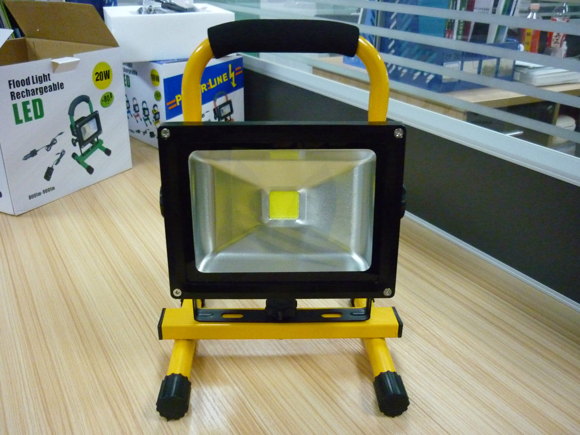 工厂直销 20w led工作灯 应急工作灯 投光灯 ip65 两档亮度