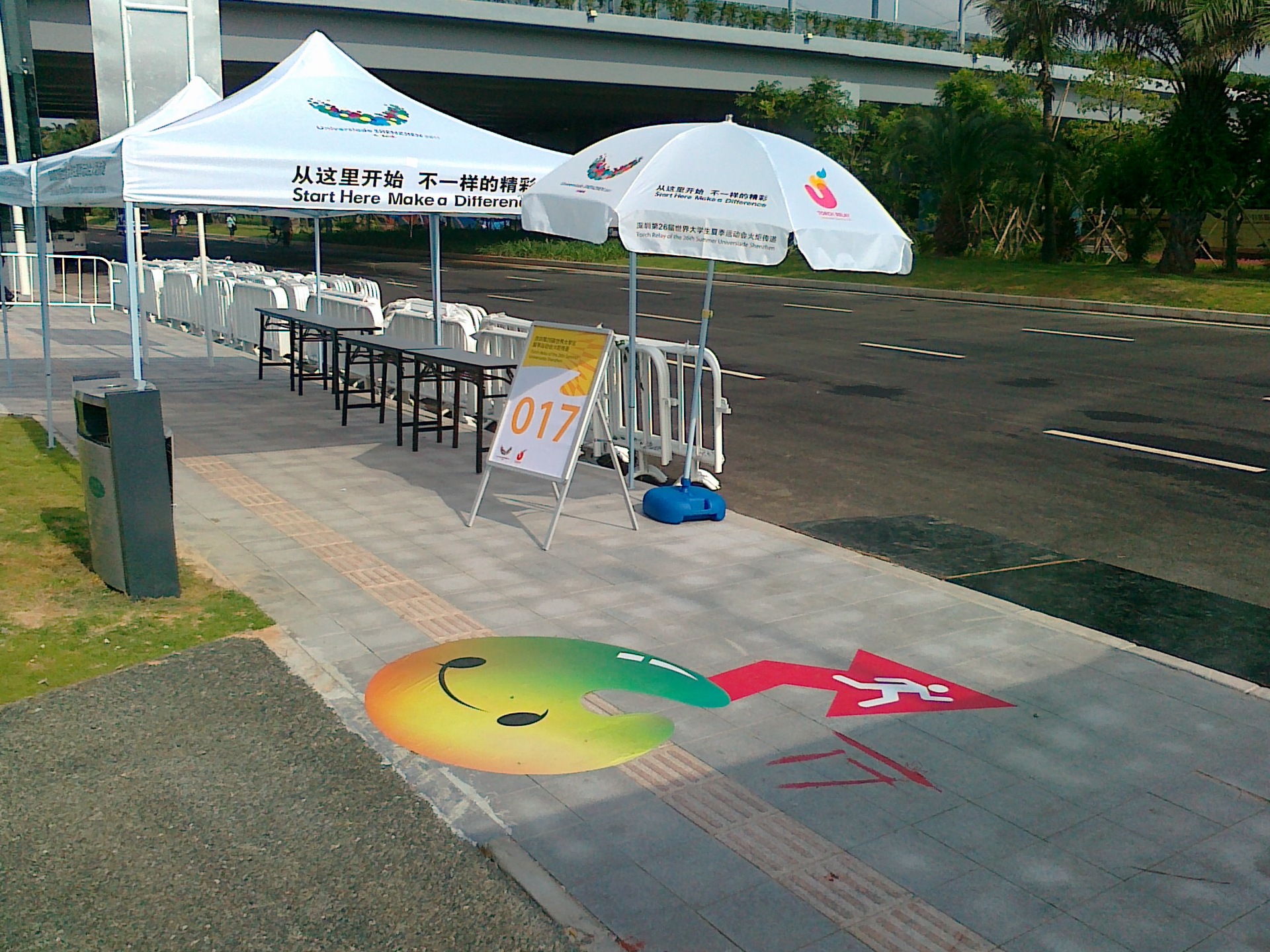 【深圳喷绘厂家 供应地贴 地贴喷绘制作 地贴宣传写