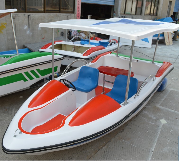 厂家热销玻璃钢四人休闲电动船,外观新颖,品质保证
