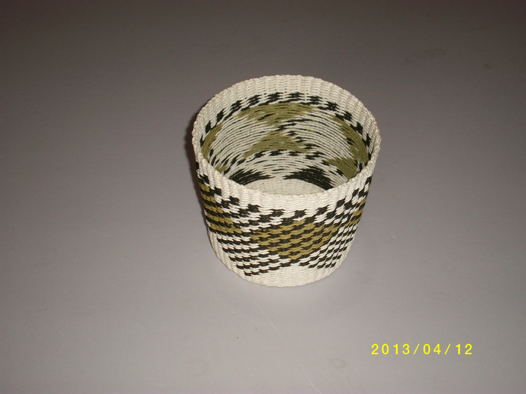 最低价精美纸编收纳蓝 筐工艺品