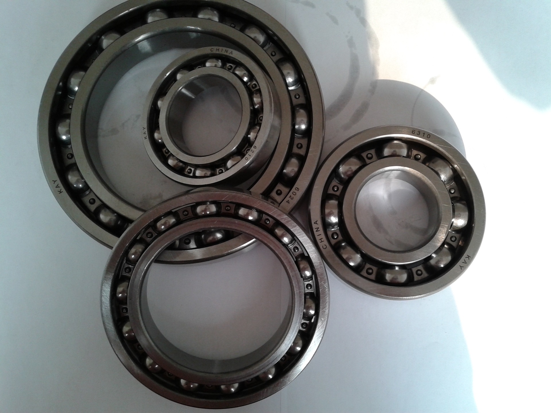 低价供应优质深沟球轴承6305