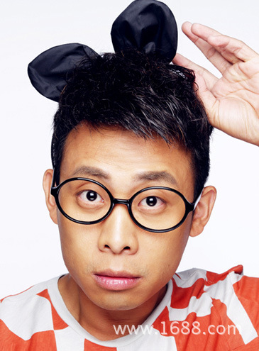 1,张译黑框时尚眼镜,剪