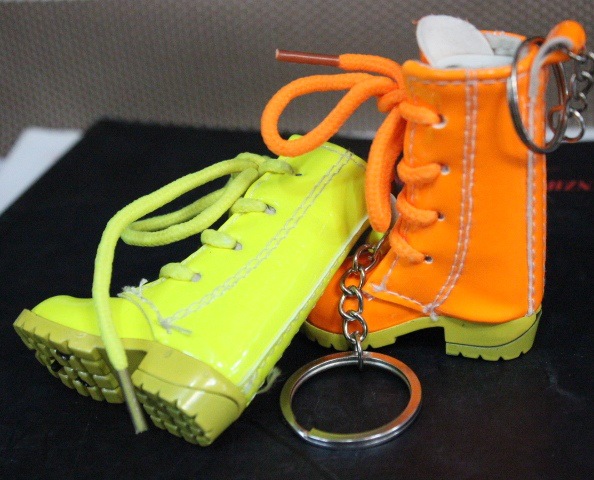 地摊夜市热销 大海43鞋子防风打火机 创意皮靴打火机 挂件打火机