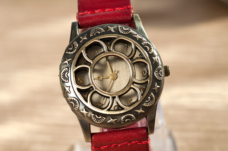 新品时尚复古翻盖手表 男女学生校园休闲饰品手表 速卖通热卖款!