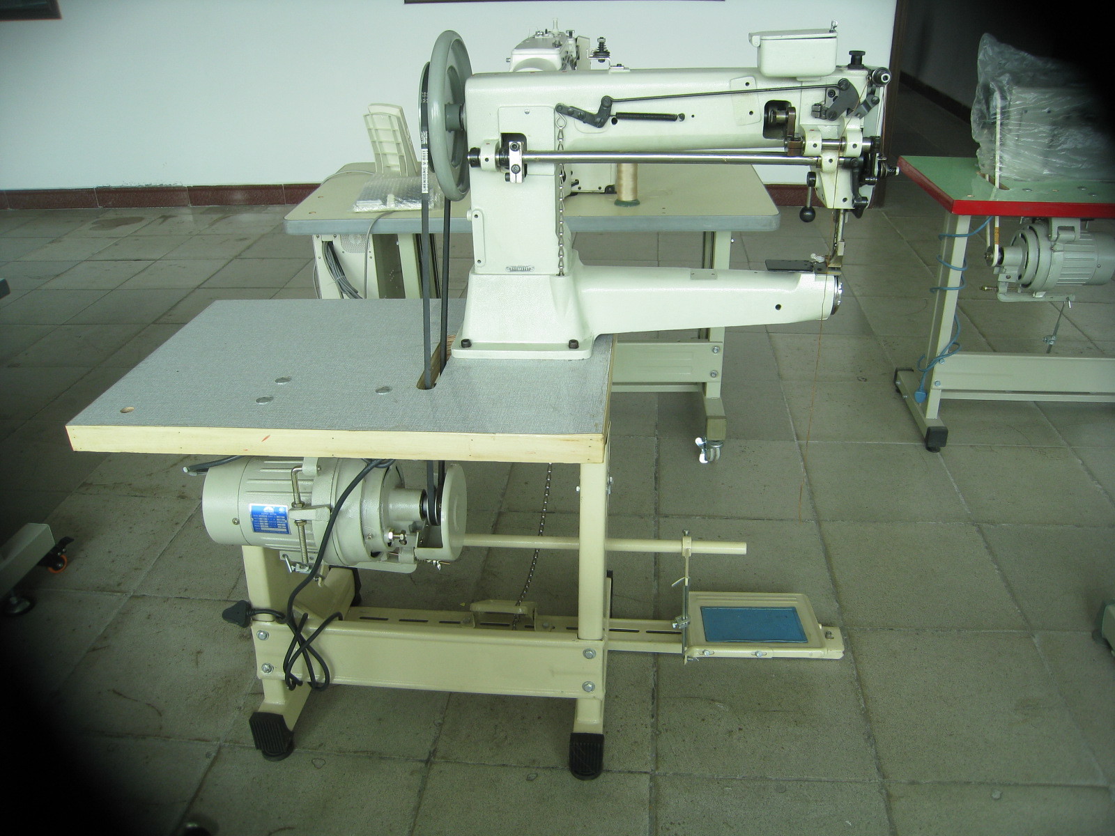 供应东莞星驰牌粗线高车 定针441高车 厚料粗线缝纫机 箱包长臂缝纫机