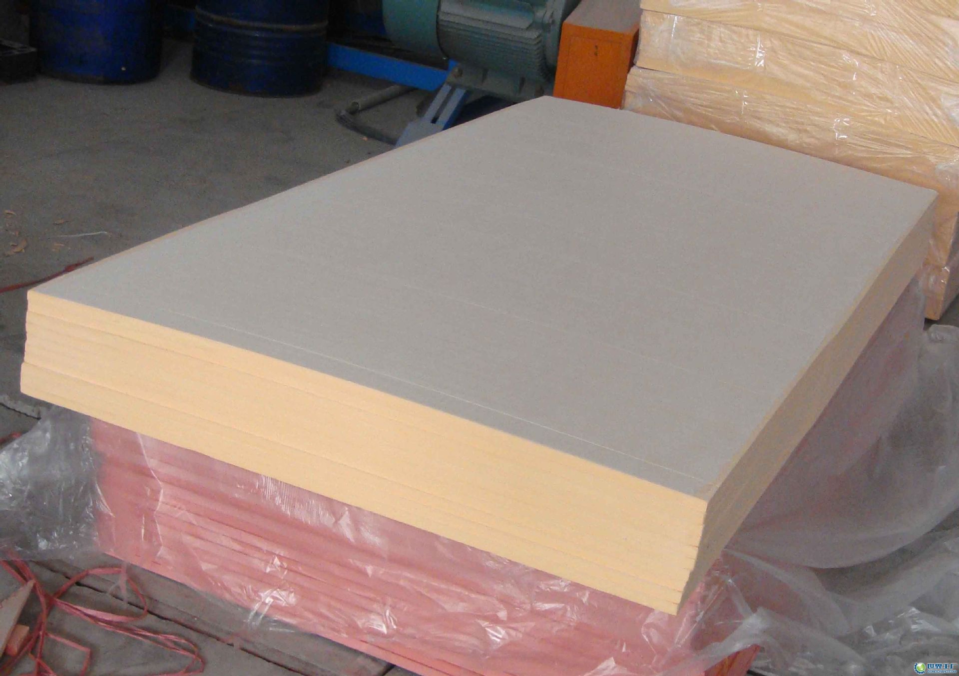 酚醛空调复合板 中央空调酚醛保温板 b1级阻燃保温材料 酚醛板