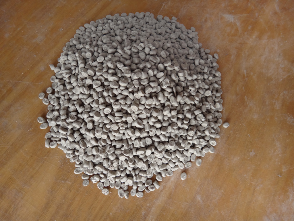 二,产品简介 高效消泡母粒适用于各类使用pe,pp,po,ps,abs等再生塑料