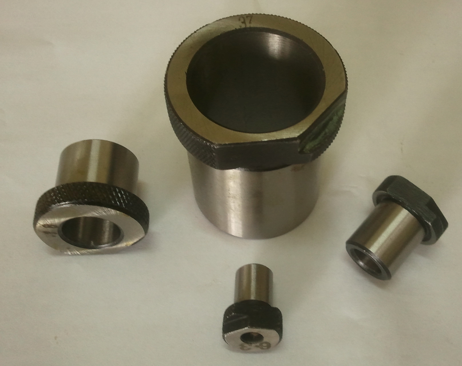 天津泽尔公司供应各种规格钻套,钻模,快换钻套,固定钻套钻模