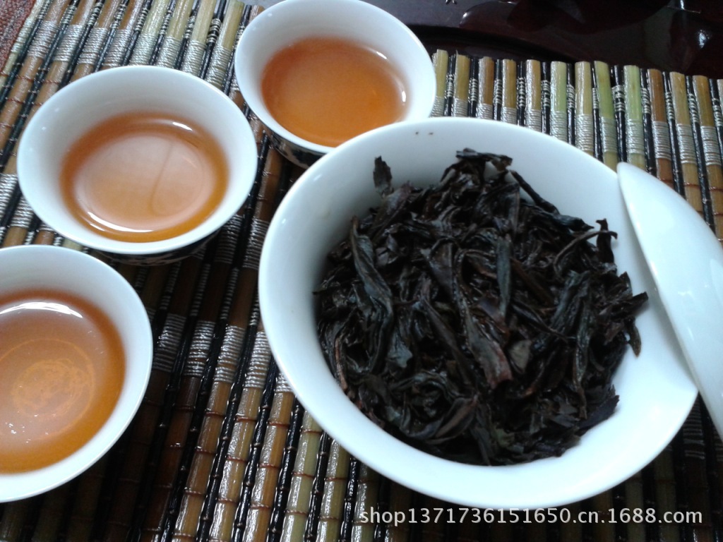 满庭芳茗茶:武夷山大红袍汤色橙.