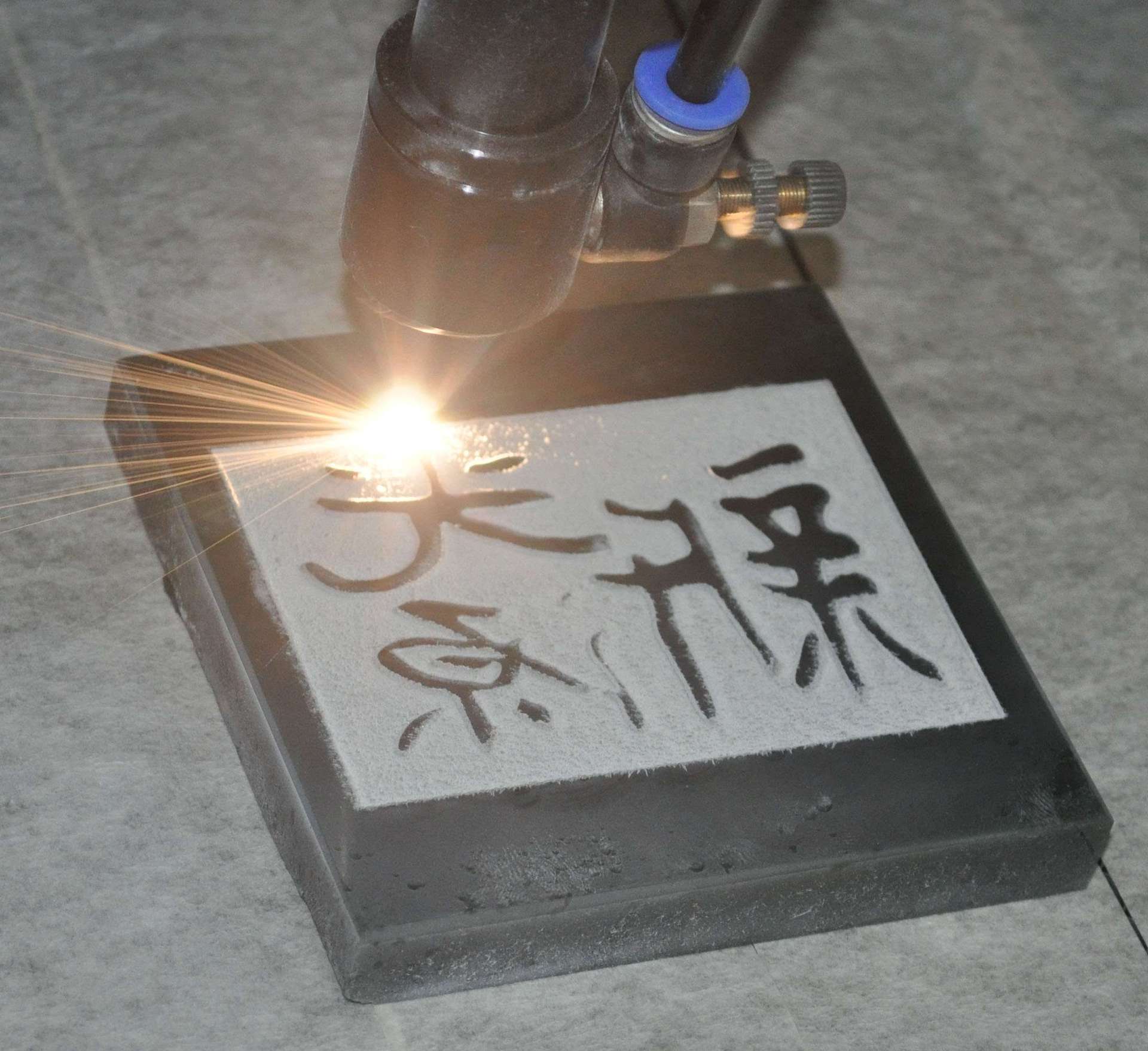 广东东莞厂家供应玉石玛瑙激光雕刻机工艺品礼品激光雕刻机