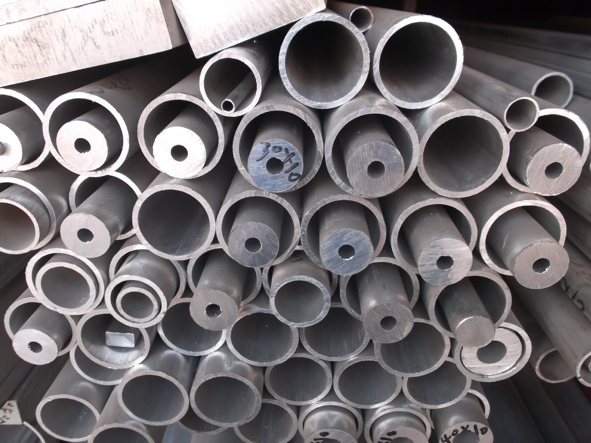 天津供应现货5052氧化拉丝铝管10*1软态铝盘管价格 - 中国供应商移动