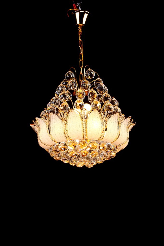 新款上市批发供应时尚大方的莲花式低压水晶灯适应卧室客房