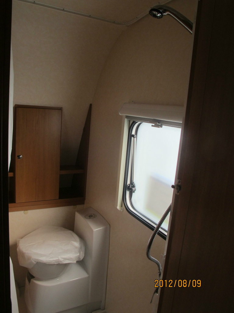 德国瓦尔帝560拖挂式豪华房车 瓦尔帝豪华拖挂房车整车进口 现货