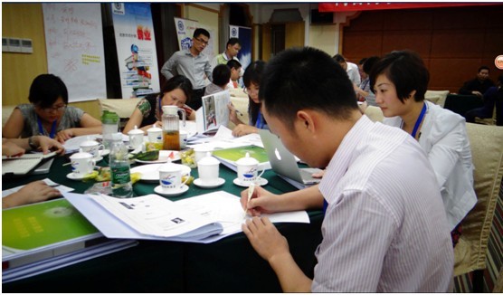 此外,成芳花花世界胡嘉良总经理,也向大家介绍了企业