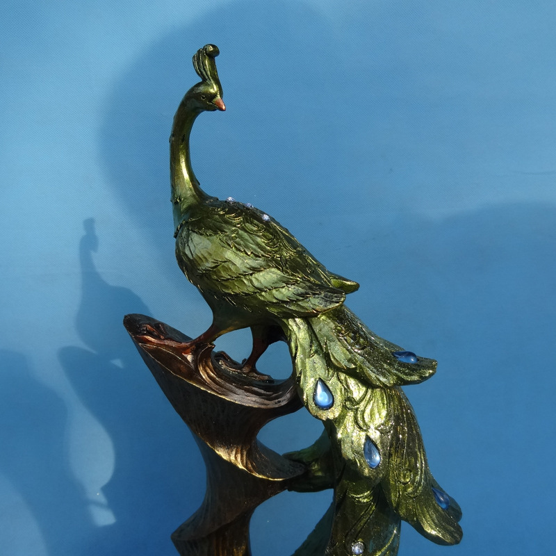 义乌工艺库存现货家居地摊动物系列双色树脂双色孔雀摆件3846