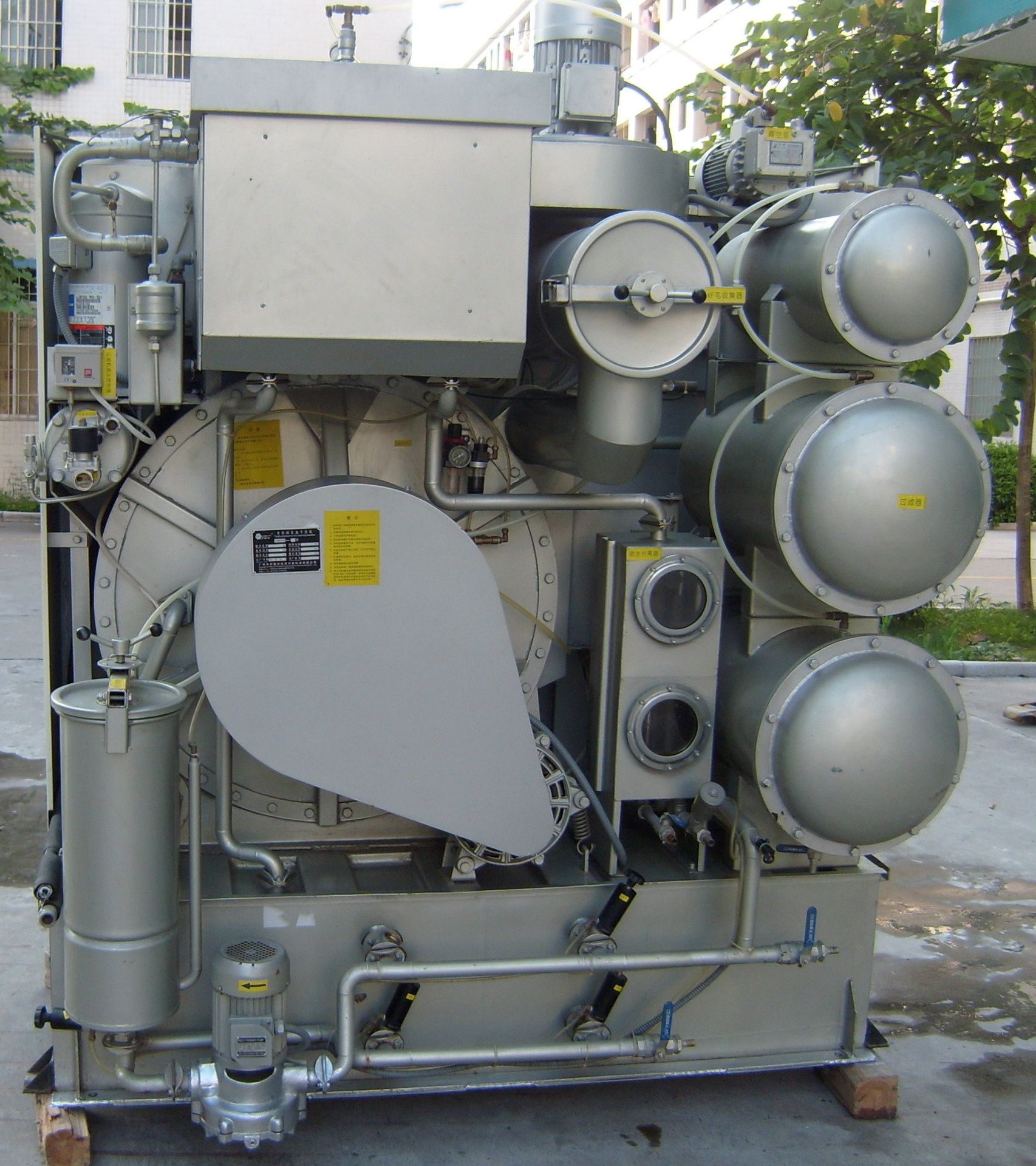 供应新款石油干洗机设备 广东最大的全封闭全自动石油干洗机厂家