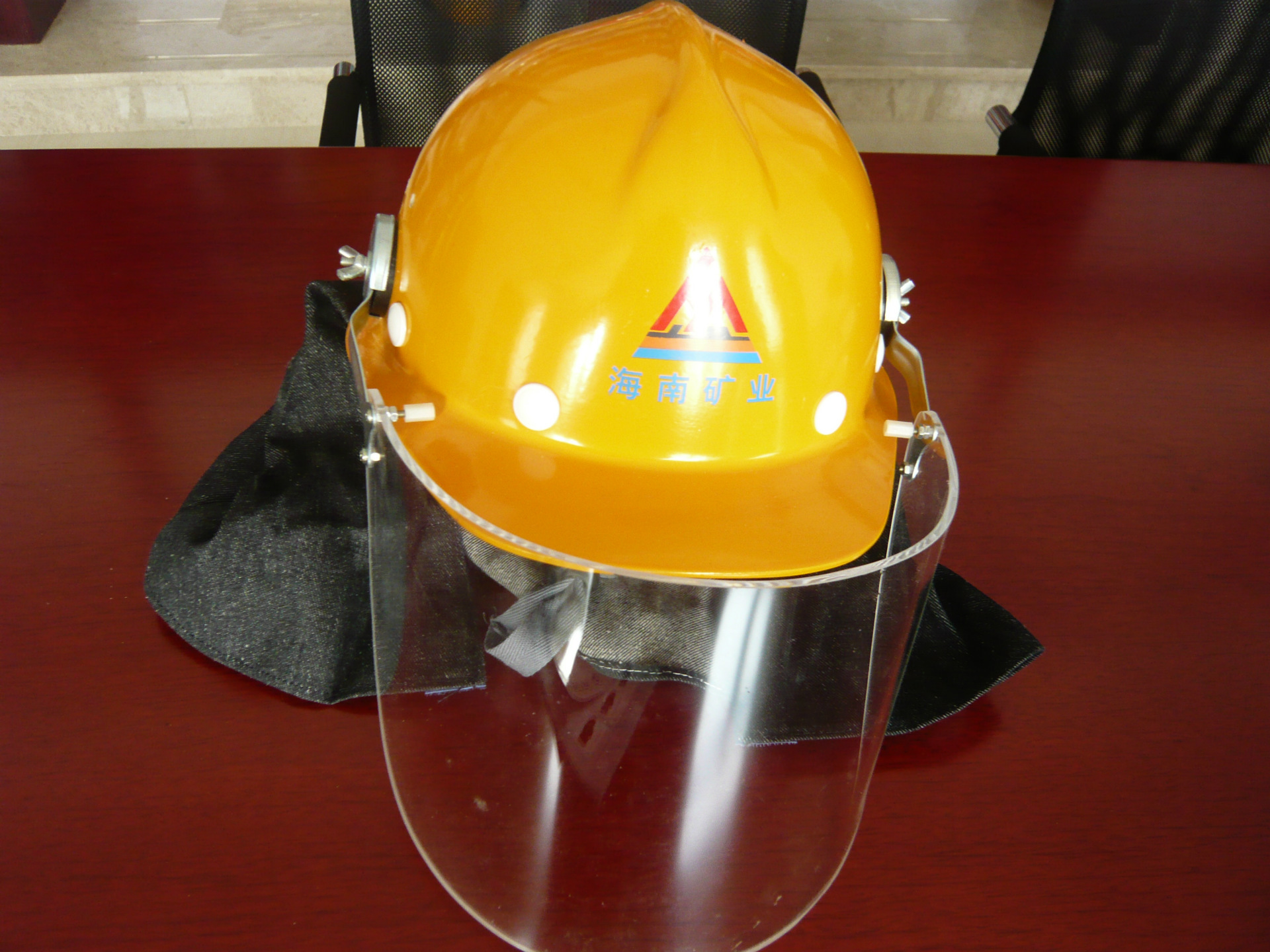 "桉叶"牌冶炼工安全帽,头部劳保用品 高强度炼钢安全帽厂家