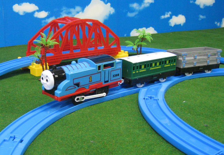 配过道桥超值价  【商品名称】电动托马斯轨道车配过道和桥-发汽笛声