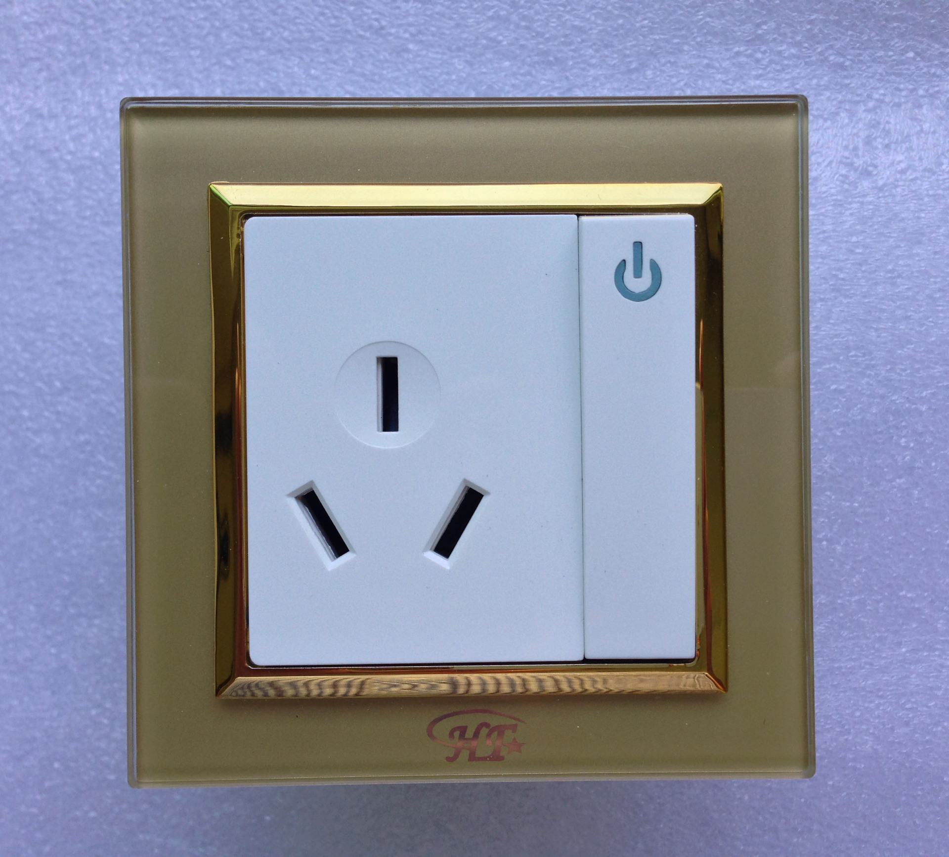 广东深圳墙壁开关插座厂家豪丽发彩色豪华精致ha系列一开三孔16a详情