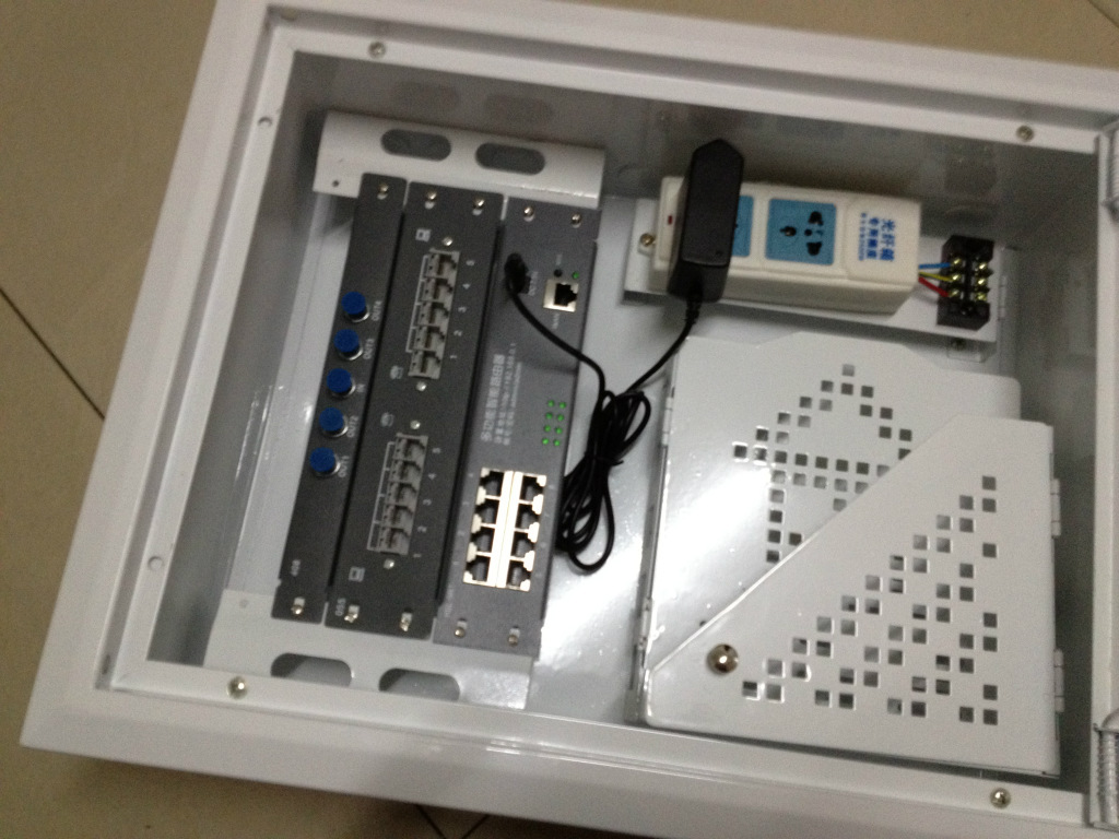 xinaide喜耐德 光纤入户信息箱带路由器成套 多媒体集线箱