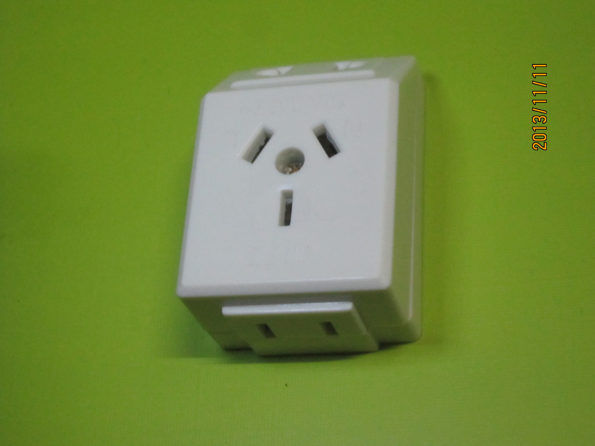 新型 斜三面插座 七孔 220型