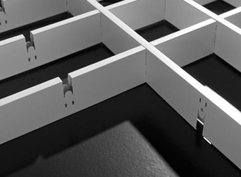 &nbsp;&nbsp;⑷弹簧片安装:用吊杆与轻钢龙骨连接(如吊顶较低可以将