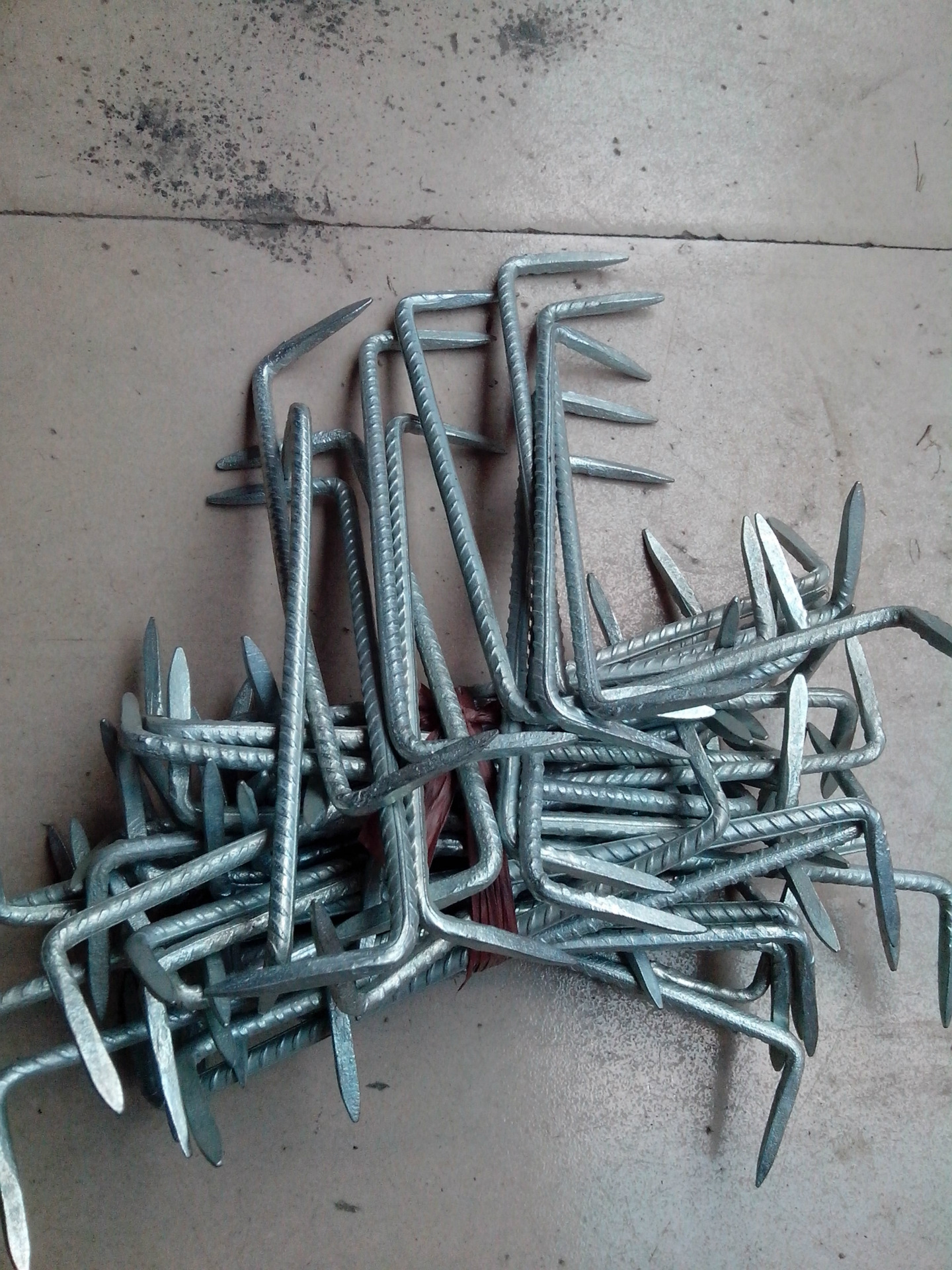 厂价供应建筑用镀锌玛璜钉