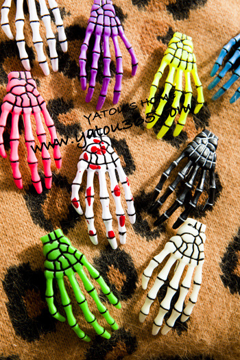 日本原宿 权志龙骷髅手爪鬼爪血迹爪子发夹 批发