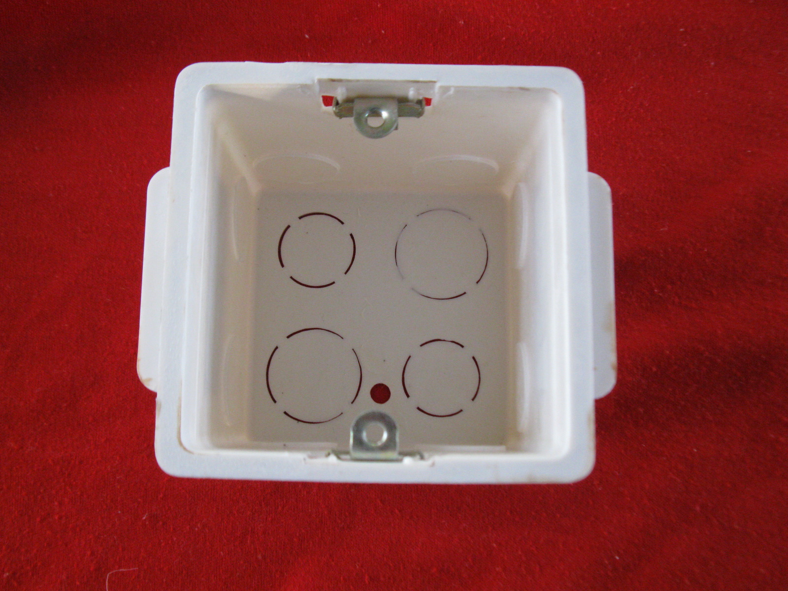 厂家供应 pvc原料阻燃穿筋接线盒质量保证 一箱起批发