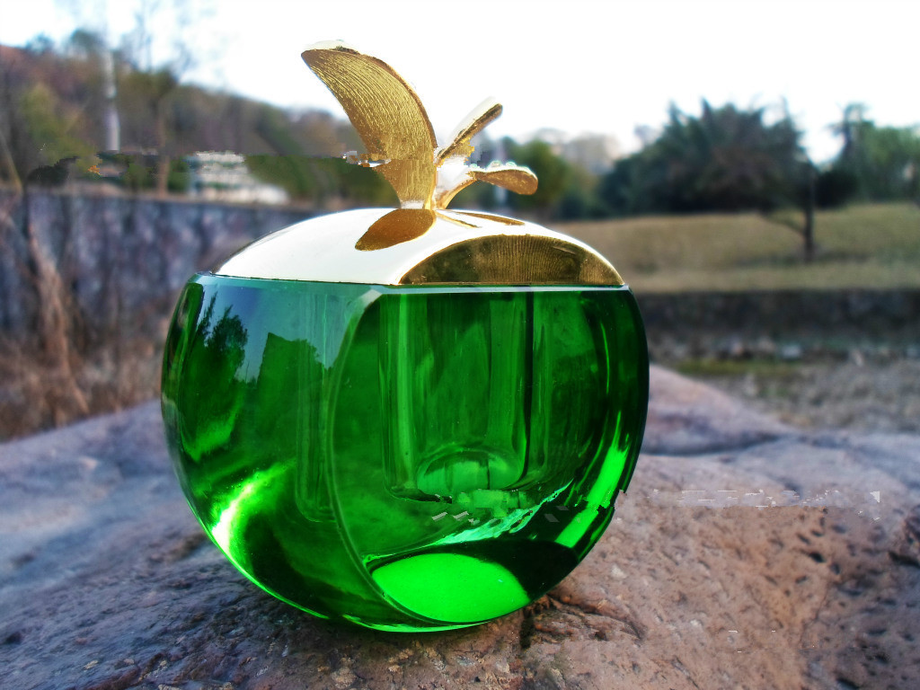 厂家批发新款带钻水晶苹果平安果半个苹果摆件汽车香水座