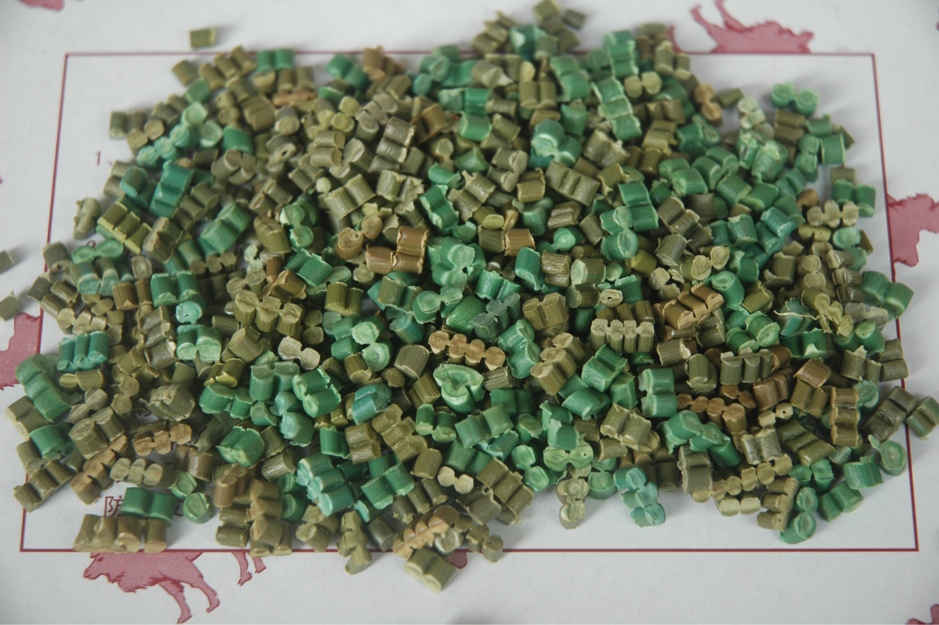 pp/pa复合膜颗粒,硬度较高,牙咬不裂,不沉水.