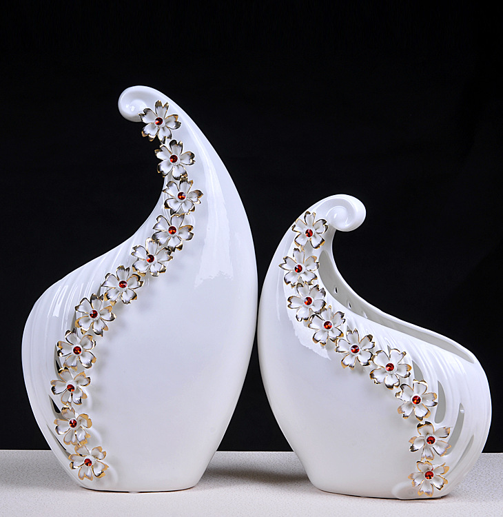 简约陶瓷花瓶电视柜台面创意镶钻篓空花瓶摆设雕刻特色花瓶摆件