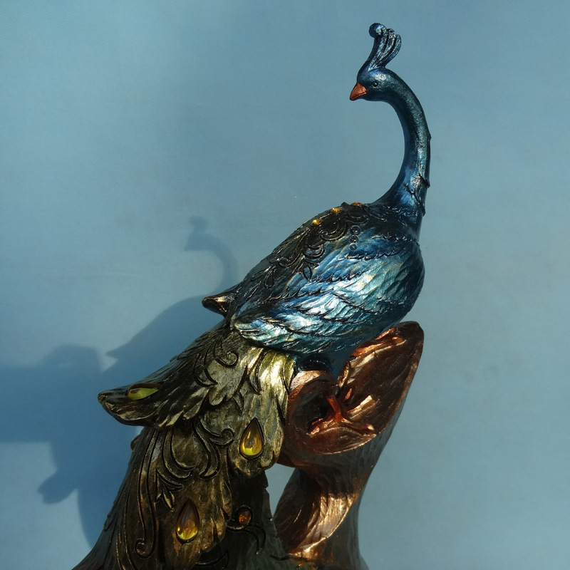 义乌工艺库存现货家居地摊动物系列双色树脂双色孔雀摆件3846