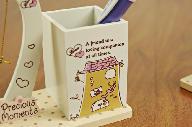 供应g1221 d720糖果屋少女秋千笔筒,心形精品木质工艺品